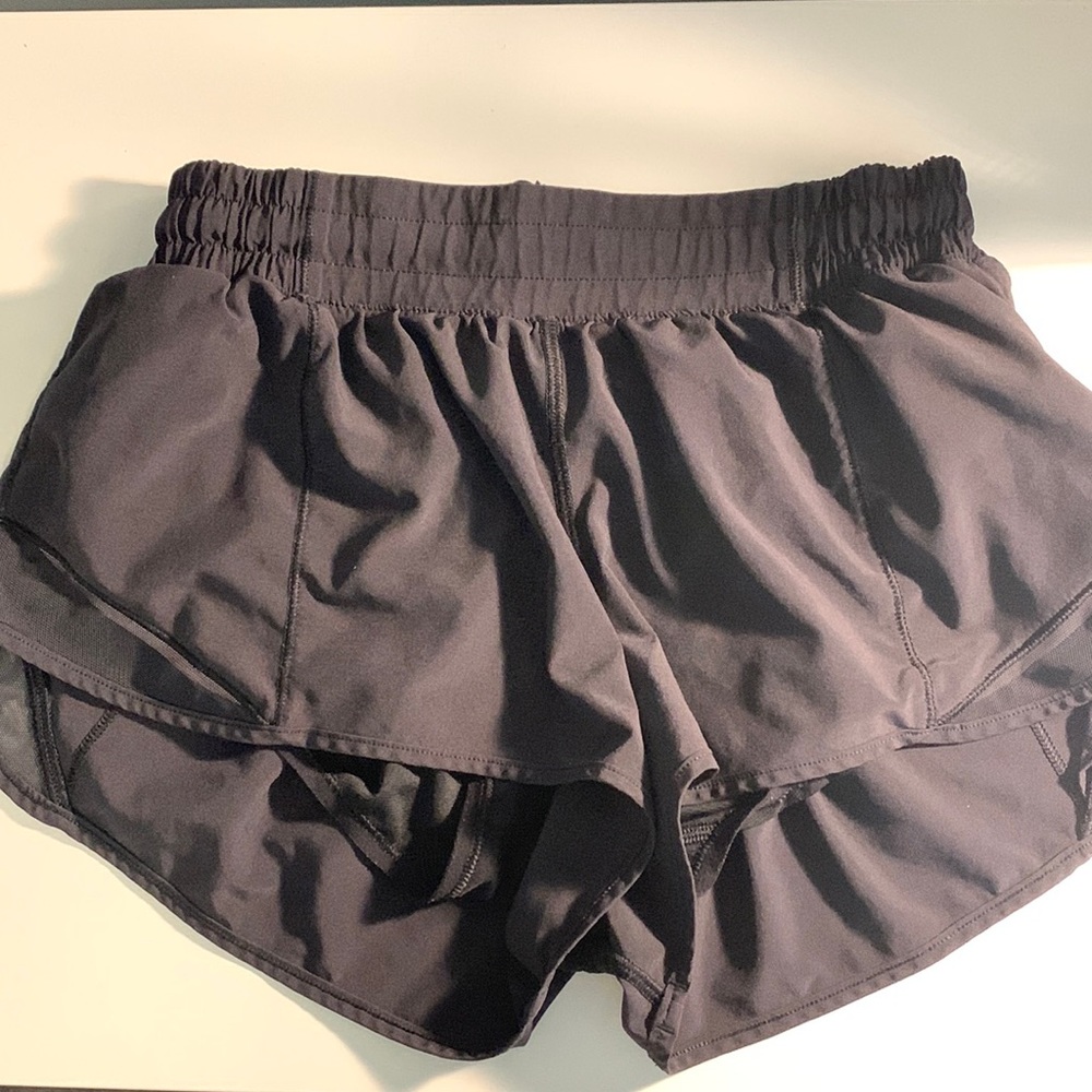 Black lululemon hotty hot shorts size 6